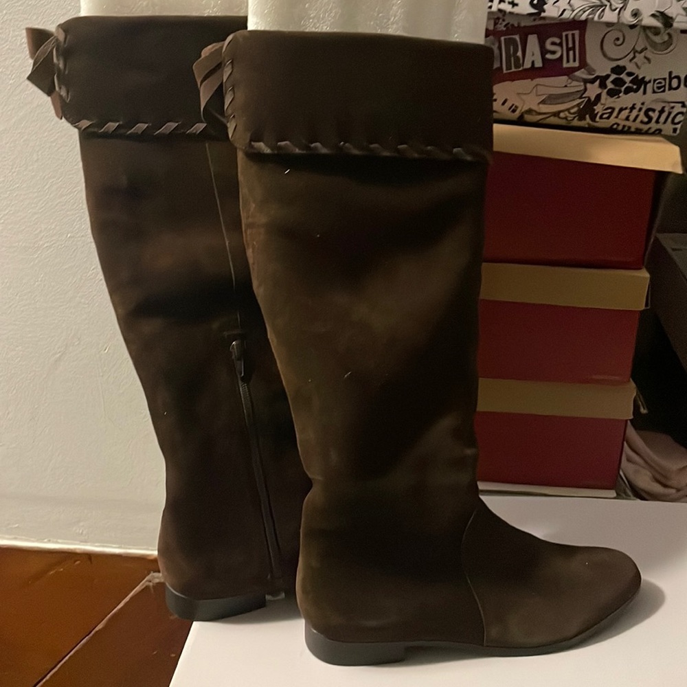 Knee-High Fold-Over Suede Heeled Boots in Dark Brown
